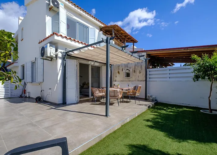 Endless Summer House Perivolia