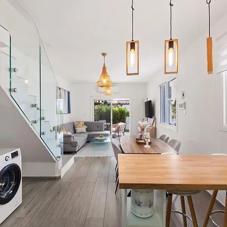 Endless Summer House * Perivolia