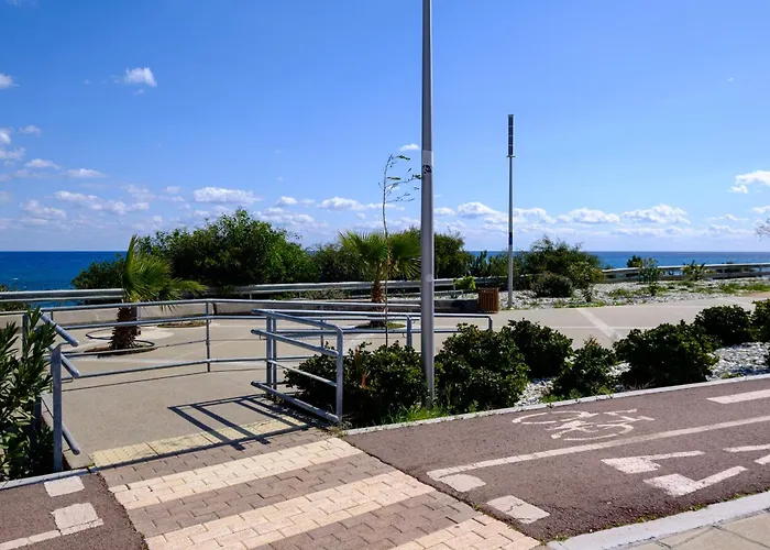 Endless Summer House * Perivolia