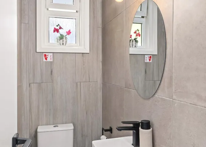 Endless Summer House * Perivolia