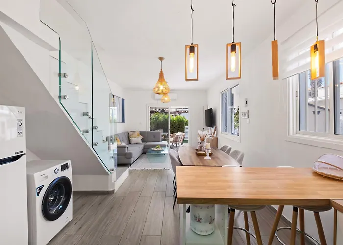 Endless Summer House * Perivolia