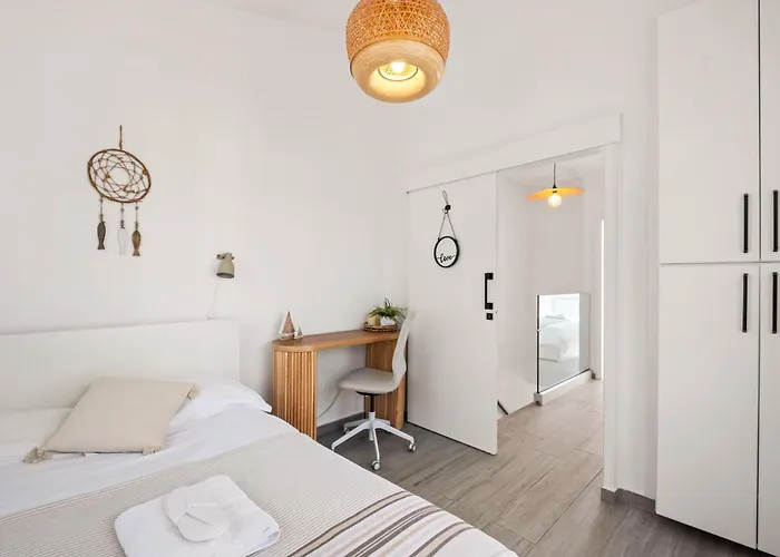 Endless Summer House Perivolia